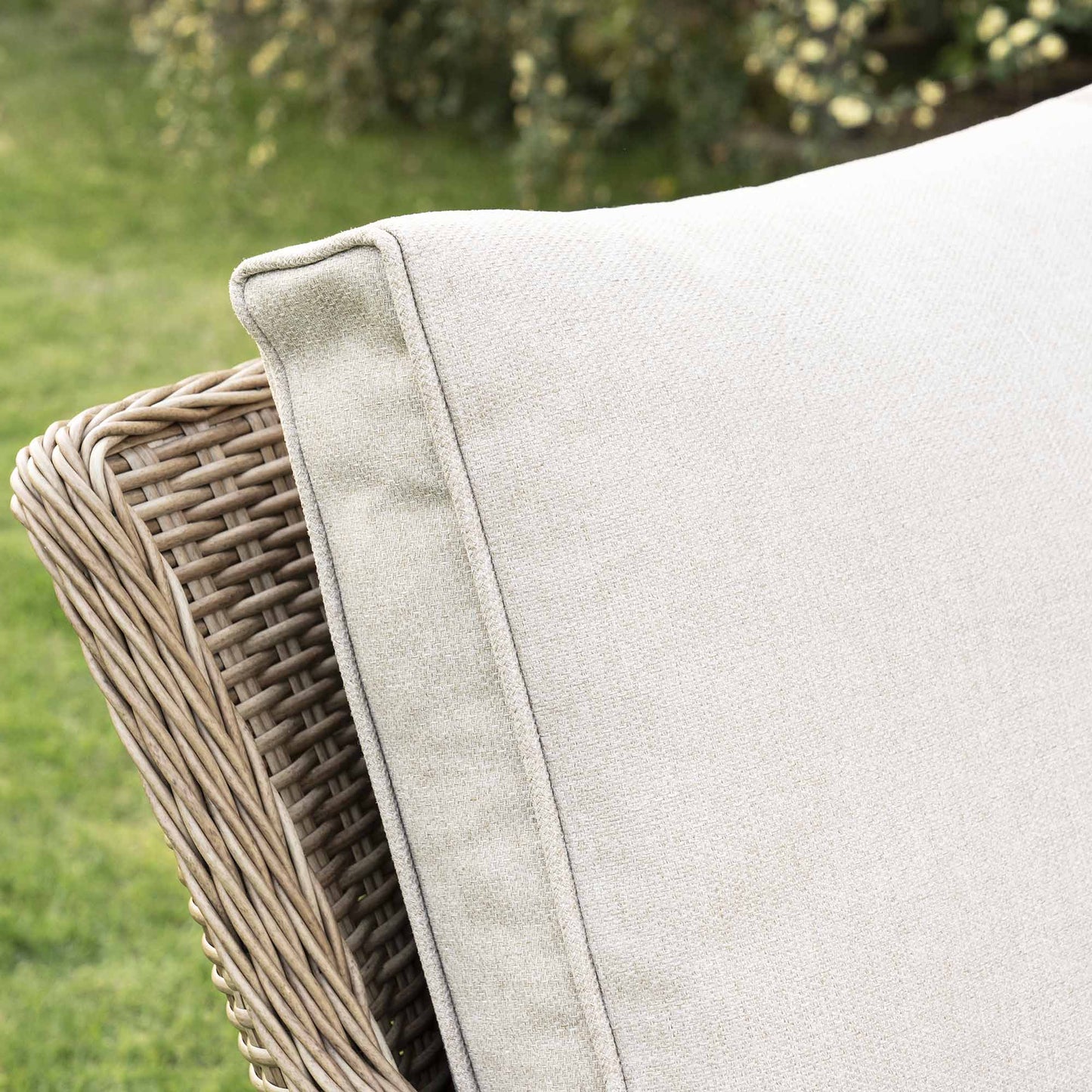 Hampshire 7-Seater Round Wicker Rattan Outdoor Sofa Set with Rising Table, Natural