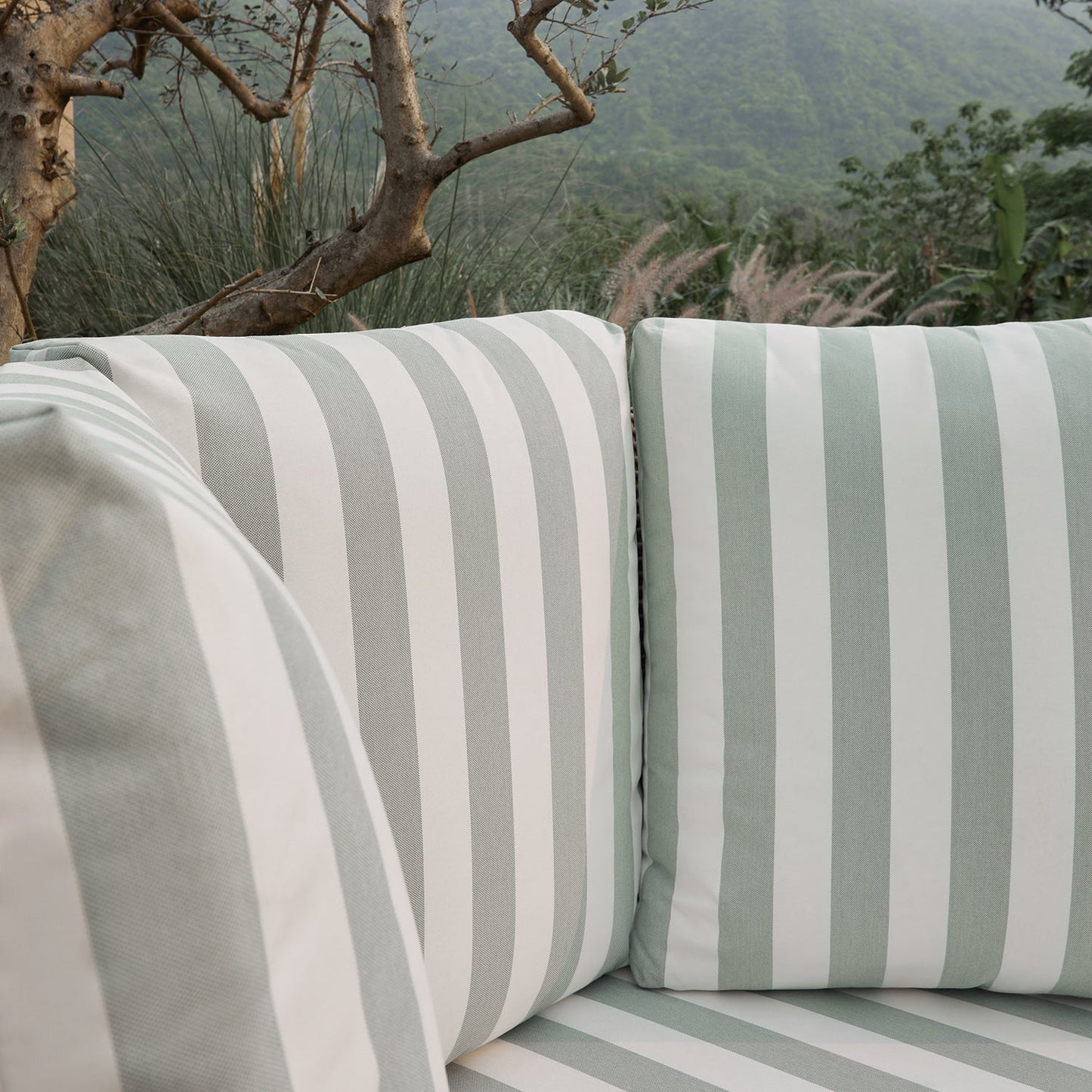 Bellagio Round Wicker Swivel Daybed, Natural with Sage Stripes