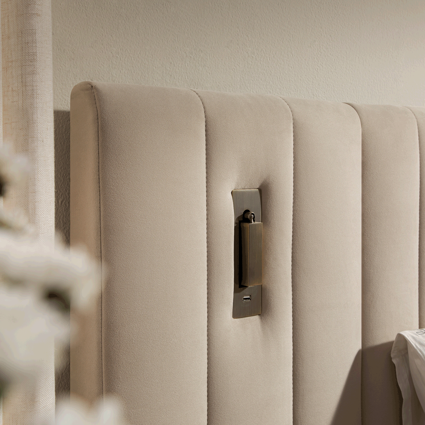 Tremezzo Oversized Ottoman Bed with Storage, Champagne Velvet