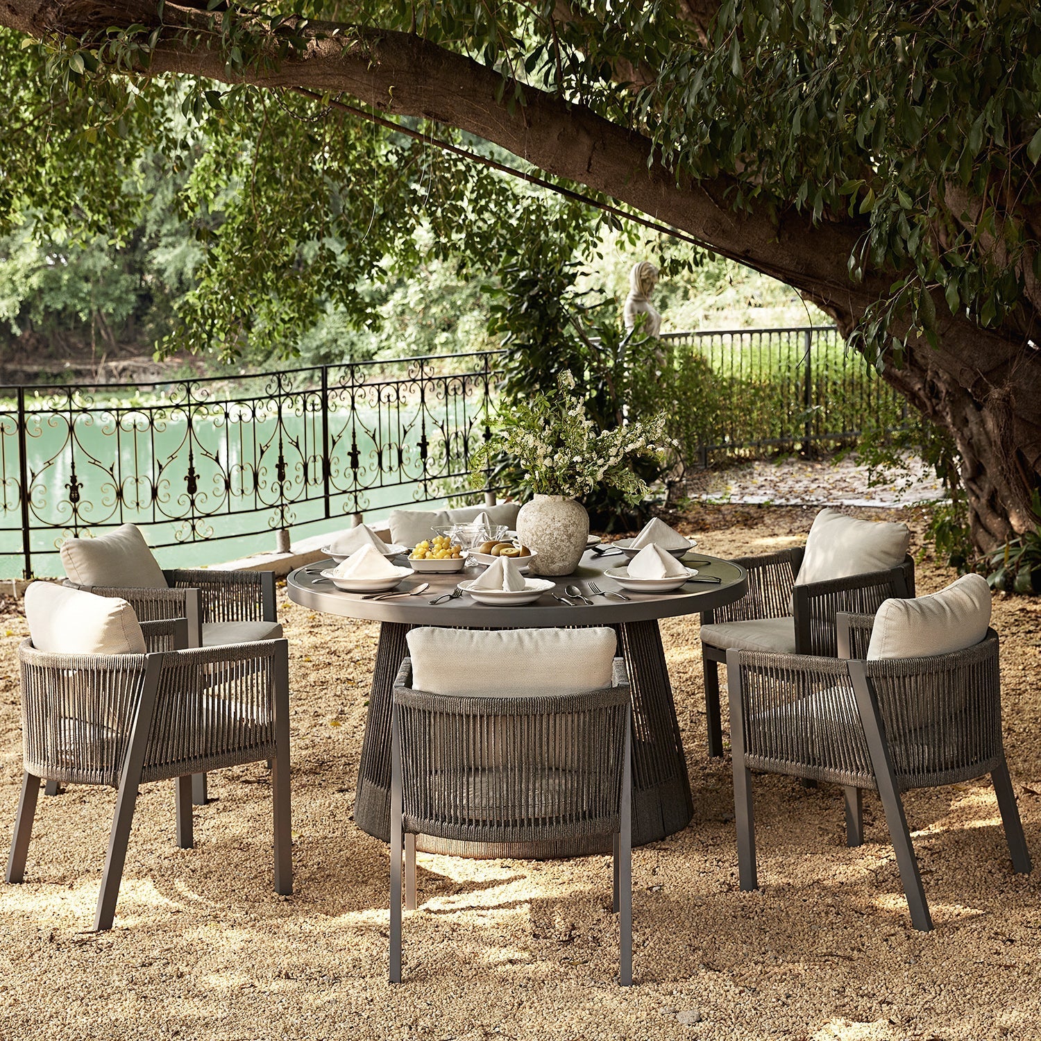 Pedra Rope and Aluminium Outdoor 6-Seater Round Dining Set, Grey