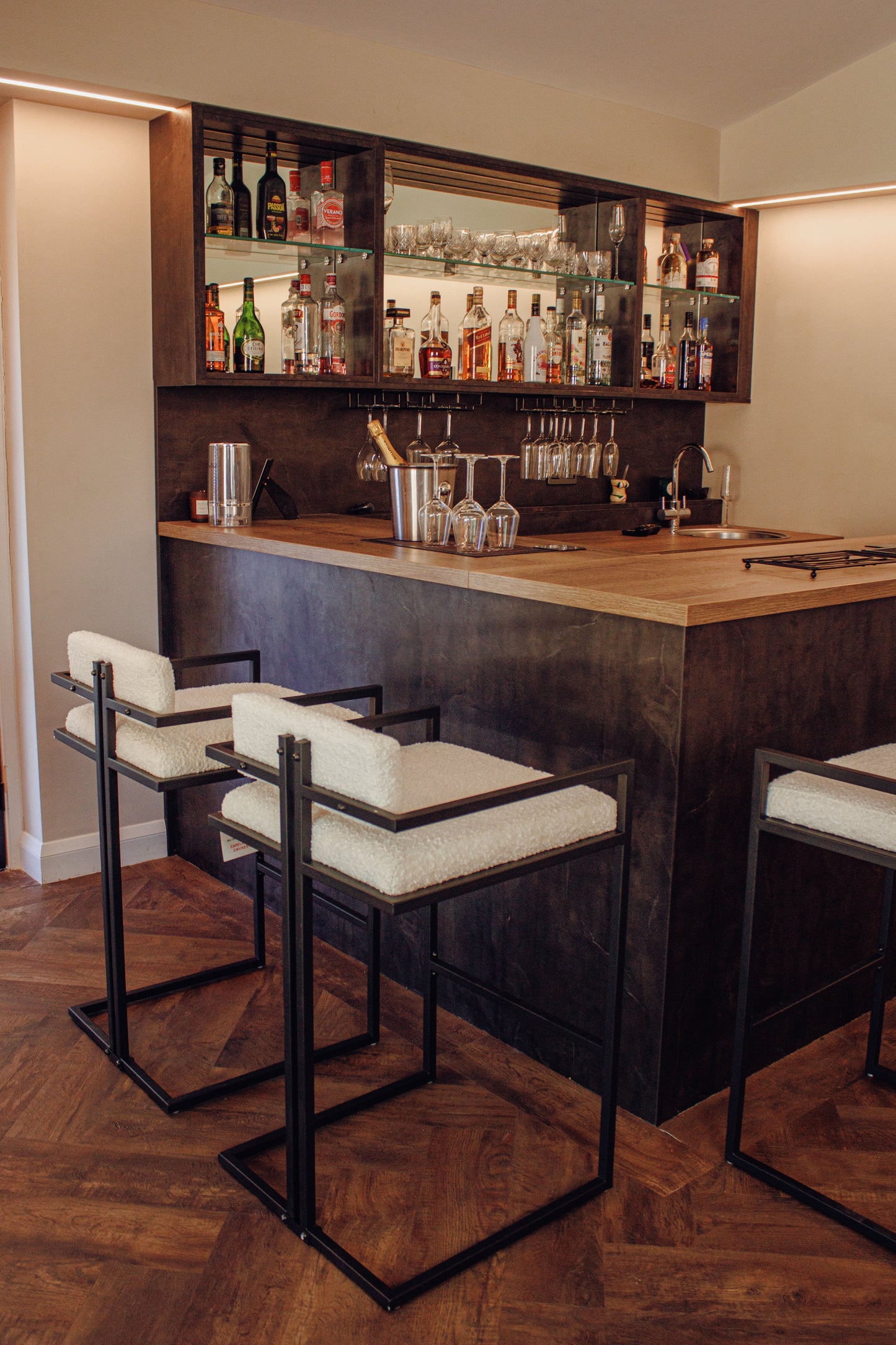 BOUCLE BAR STOOL