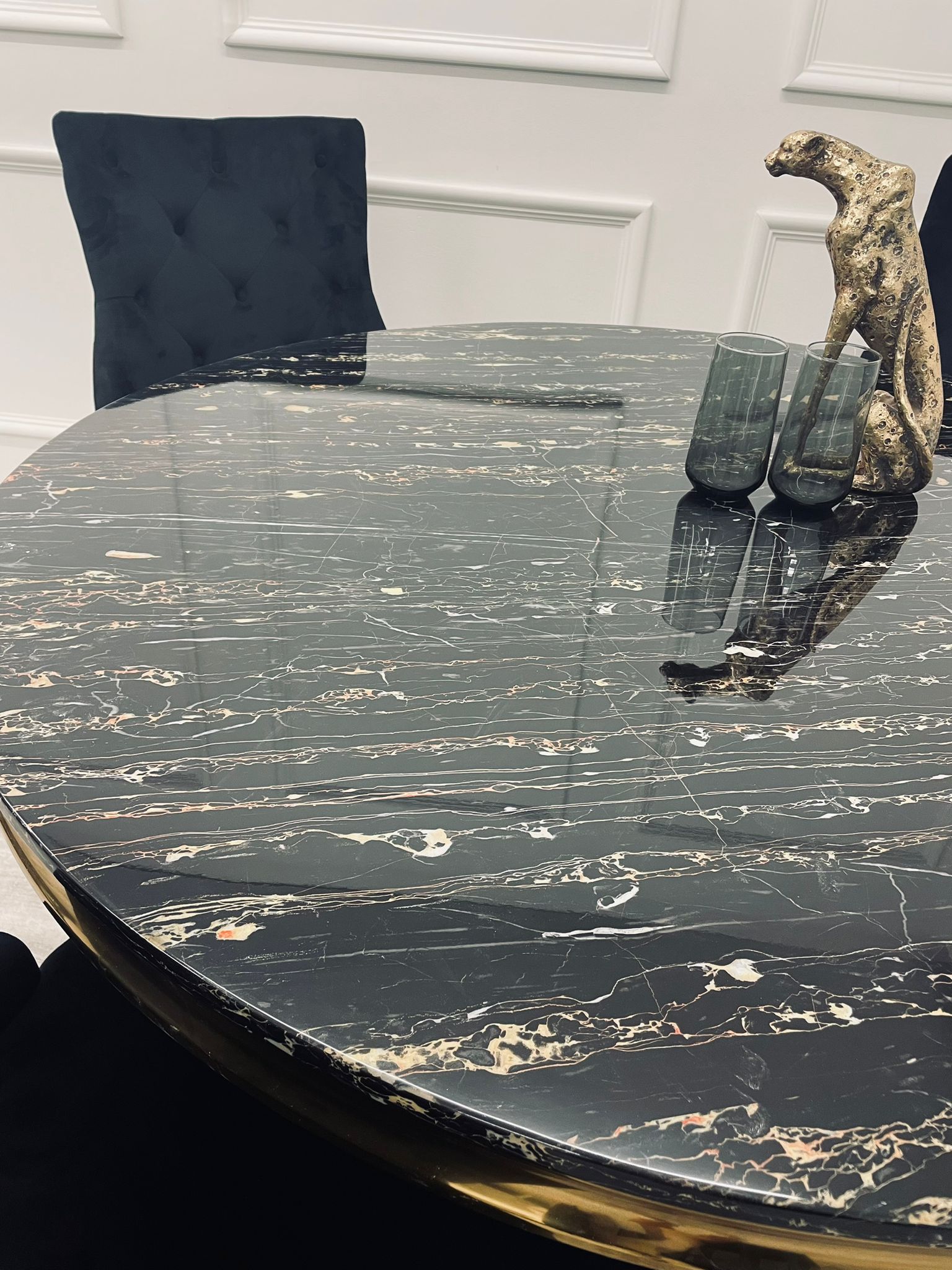 Lucien 1.2 Round Dinning Table