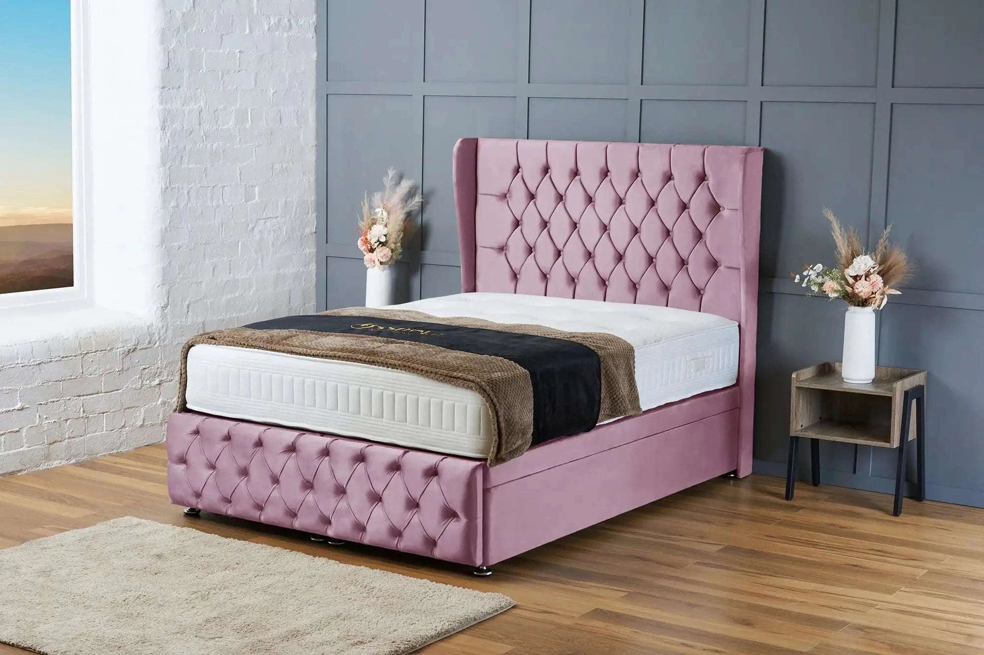 Bella Bespoke Ottoman Divan Bed with Buttoned Headboard – Gas Lift – Pink Plush