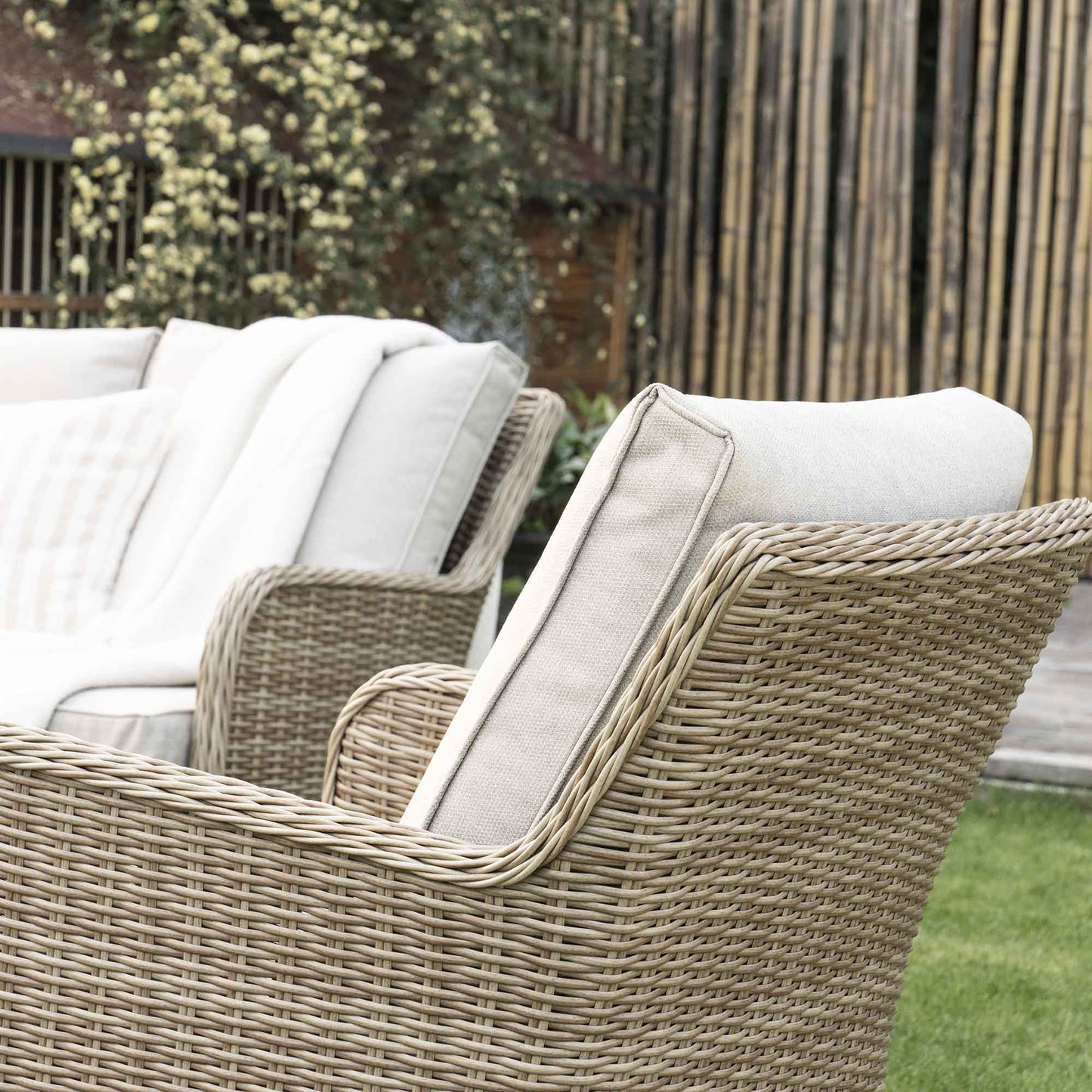 Hampshire 7-Seater Round Wicker Rattan Outdoor Sofa Set with Rising Table, Natural